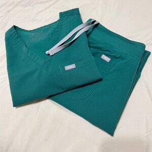 Figs Green Scrub Set sm top / med pants